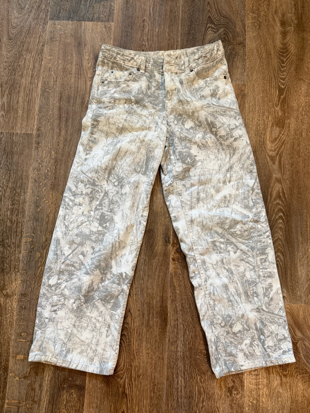 Weekend Academy Girls Camo Pants in Light Gray and White